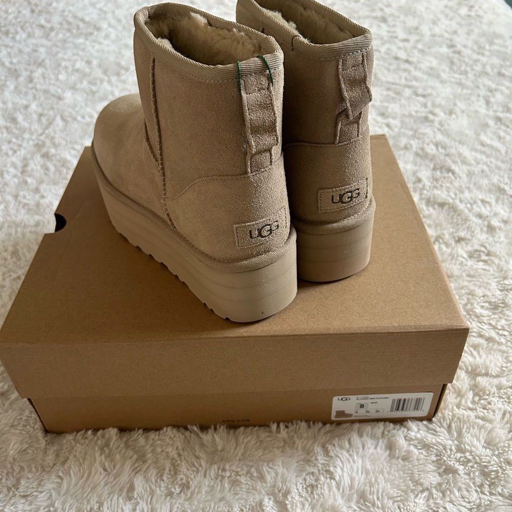 UGG Classic Mini Platform Boot Mustard seed Brand new, women’s size 8